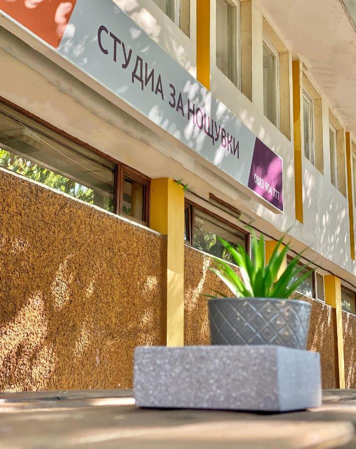 Hello Studios Budget Stays Free Parking & Wifi Stara Zagora Buitenkant foto