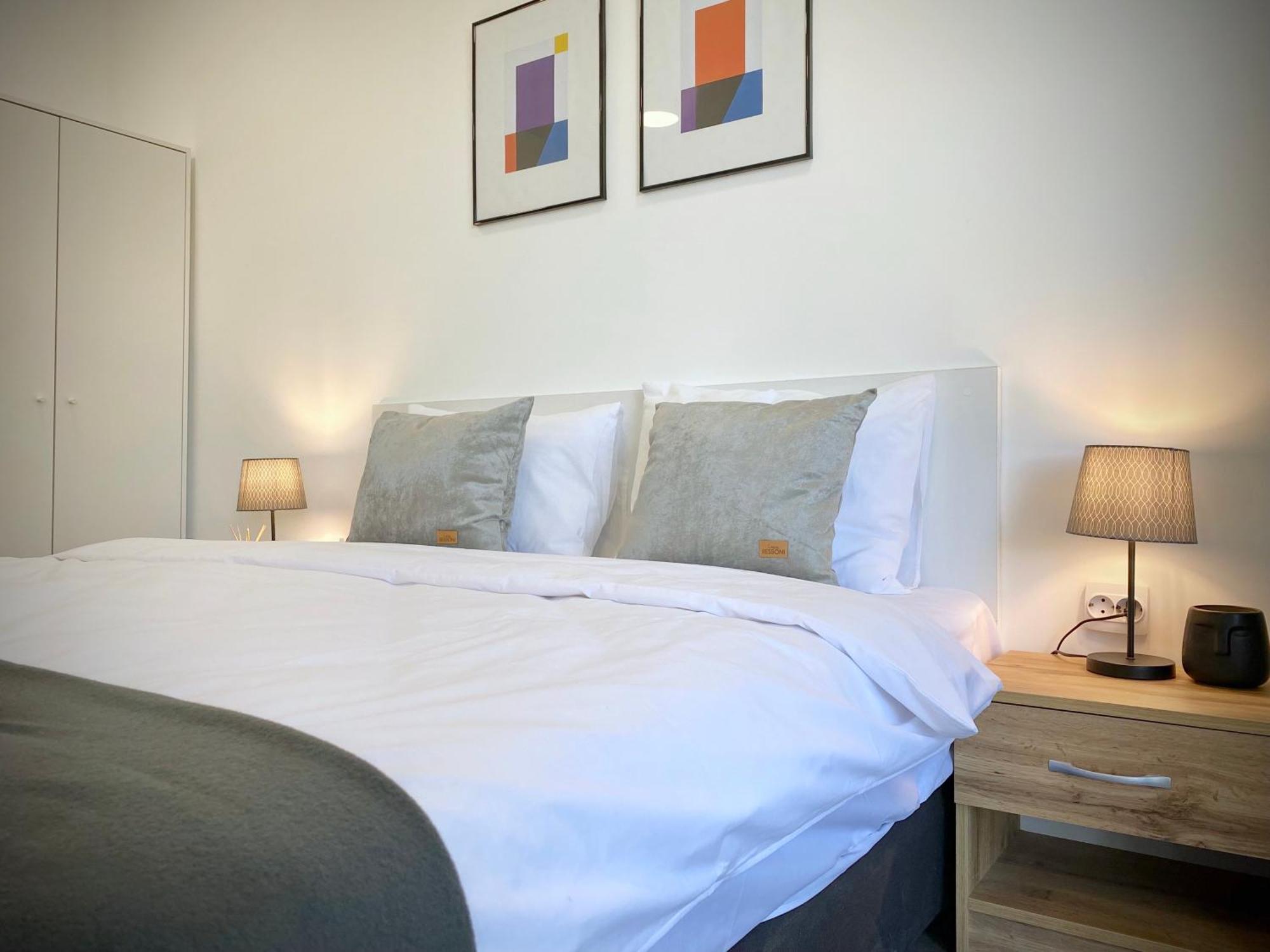 Hello Studios Budget Stays Free Parking & Wifi Stara Zagora Buitenkant foto