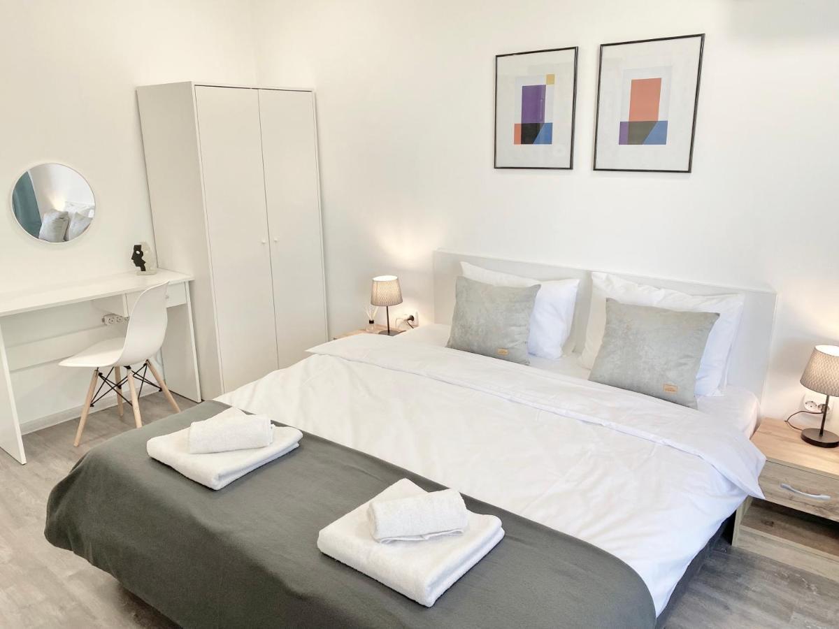 Hello Studios Budget Stays Free Parking & Wifi Stara Zagora Buitenkant foto
